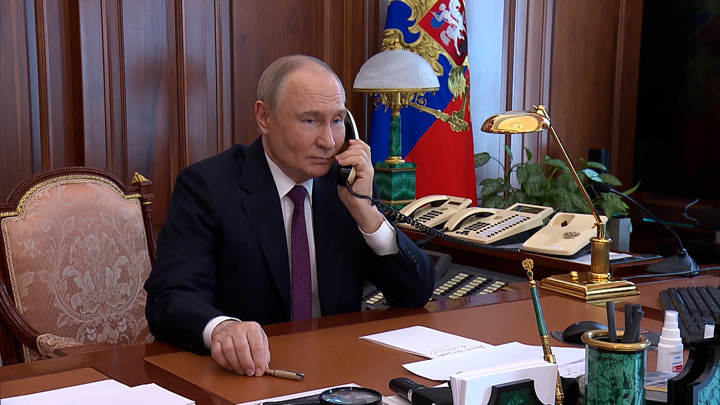 Путин поздравил по телефону Зюганова с 81-летием Путин поздравил по телефону Зюганова с 81-летием