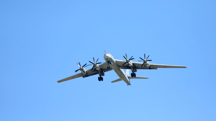 «Военный обозреватель»: ВС РФ подняли в воздух бомбардировщики Ту 95МС и Ту 22М3 «Военный обозреватель»: ВС РФ подняли в воздух бомбардировщики Ту 95МС и Ту 22М3