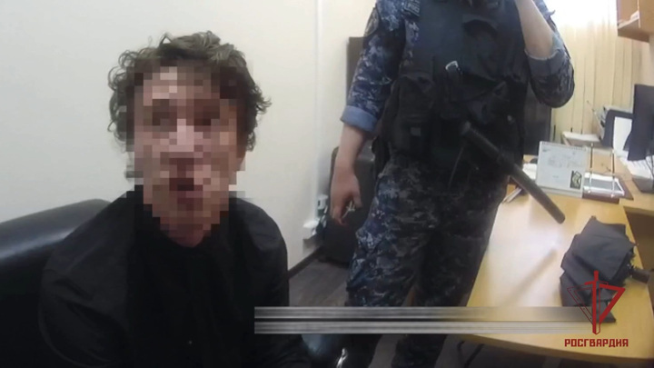 В Москве за угрозы проректору Гнесинки задержан студент с ножом и пистолетом В Москве за угрозы проректору Гнесинки задержан студент с ножом и пистолетом