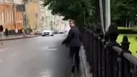 Суд в Москве отправил под арест на 15 суток двоих мужчин, домогавшихся девушек Суд в Москве отправил под арест на 15 суток двоих мужчин, домогавшихся девушек