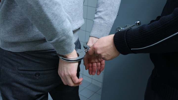 В Екатеринбурге массово задерживают азербайджанцев В Екатеринбурге массово задерживают азербайджанцев