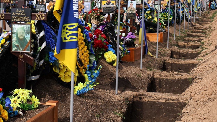 Военный эксперт Татаринов: Украина с 2022-го выпустила около 624 тысяч некрологов Военный эксперт Татаринов: Украина с 2022-го выпустила около 624 тысяч некрологов
