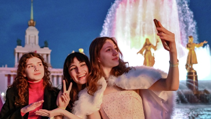 Московский городской выпускной проходит на ВДНХ Московский городской выпускной проходит на ВДНХ